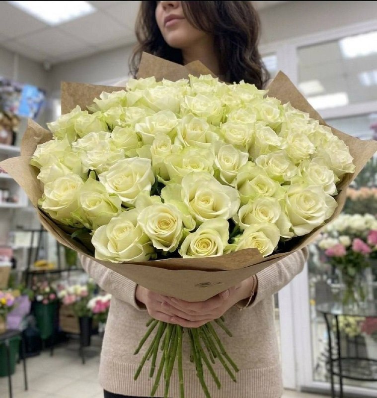 Моно-букет из белых роз